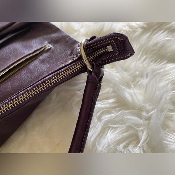 ROOTS Large Purple Leather Shoulder Bag - Picture 5 of 16